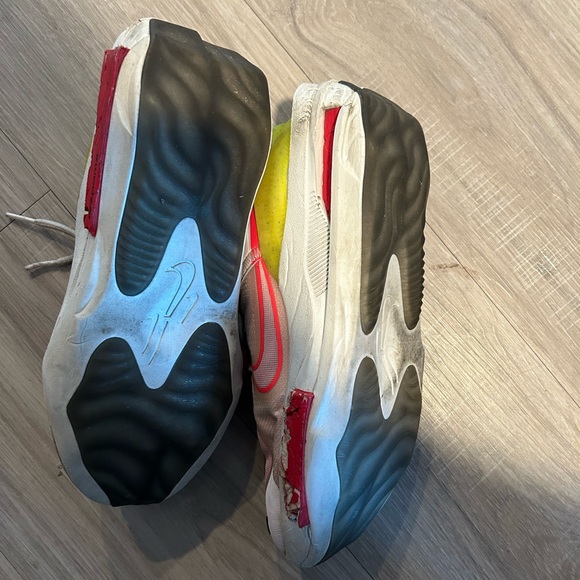 Nike Women’s Red Fontanka Edge Sneakers - Size 7.5 | Stylish & Versatile Active - Picture 4 of 6